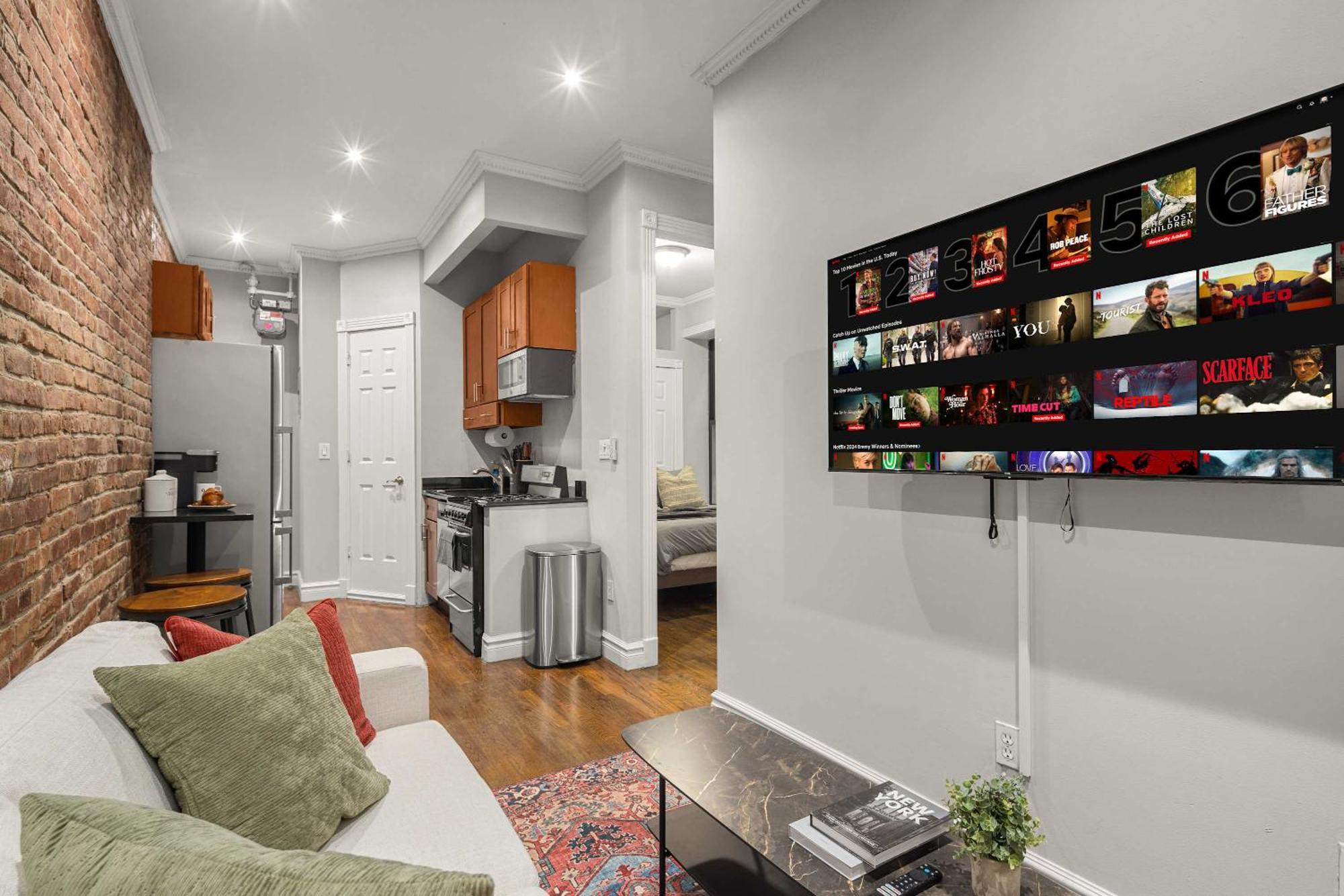 Eclectic Manhattan In Trendy Nolita Apartment *